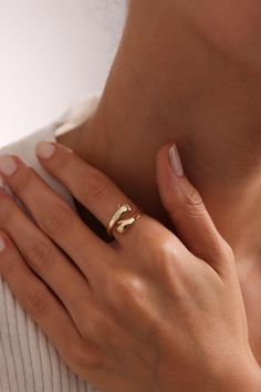 Sterling Silver Adjustable Hug Ring 🤍✨ Embrace elegance and sentimentality with our Sterling Silver Adjustable Hug Ring. This delicate and versatile piece is perfect for everyday wear or as a meaningful gift for someone special. 🤗💖 💍 Product Specifications: Material: 925 Sterling Silver 🪙💎 Crafted with precision, ensuring a durable and high-quality finish. Weight: 3.00 grams ⚖️🕊️ Dimensions: Ring Top Width: 1.20 cm 📏 Ring Top Height: 1.20 cm 📏 Size: Adjustable 🔄 Easily adjustable to fi Irish Ring, Hug Ring, Hands Design, Irish Rings, Beaded Hat, Personalized Ring, Hand Ring, Personalized Rings, Etsy Jewelry