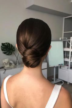 Red Prom Dress Ideas, Hairstyle Diy, Bun Ideas, Prom Dress Ideas, Bun Messy, Prom Hairstyle, Bridal Hair Buns