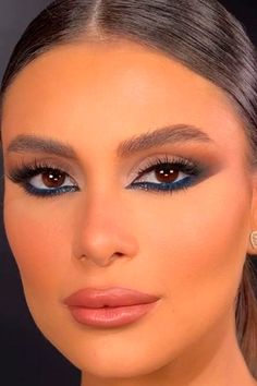 Deep Set Eyes: Perfect Ways Of Defining The Shape - Glaminati Eyeshadow Looks For Blue Eyes, Makeup For Deep Set Eyes, Navy Blue Eyeliner, Deep Set Eyes Makeup, Cute Eyeshadow Looks, Best Eyeliner, Eyes Makeup