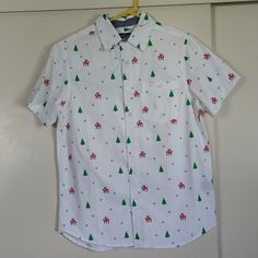 Christmas White Short Sleeve Buttons Down Shirt Brand:Eighty Eight Size: Small Adult Color: White/Red/Green Style: Moder Fit Short Sleeve Buttons Down Closure One Chest Pocket Funny And Crazy Shirt Reindeer Mating/Christmas Trees/Snowflakes Print New With Tags Note:* This Shirt Has Been In A Shelf In A Store,So It May Have Some Little Stains* Please See All Pictures For Details Christmas White, Weird Shirts, Christmas Funny, Lingerie For Men, Green Style, Mens Casual Dress, Patriotic Shirts, Mens Button Up, Long Sleeve Plaid