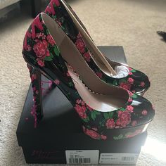 Betsy Johnson Size 7 Brand New Black Floral Platform Heel W Decorated Lace Back Of Heel. Floral High Heels, Floral Heels, Betsey Johnson Shoes, Neon Aesthetic, Betsy Johnson, Platform Heel, Pretty Shoes, Lace Back, Platform Heels