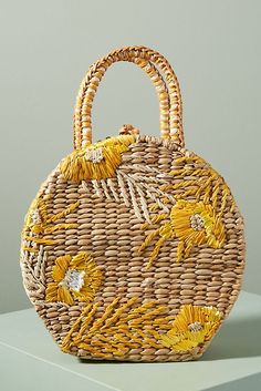 A woven sun-soaked style straw Women bag is a light, seasonal substitute for your classic leather carryall #ad #womenfashion #womenbags #strawbags #summerstyle #beachstyle #AnthroFave Wicker Purse, Straw Tote Bag, Wicker Bags, Embroidery Bags, Tshirt Bag, Art Bag, Straw Bags, Raffia Bag, Straw Tote