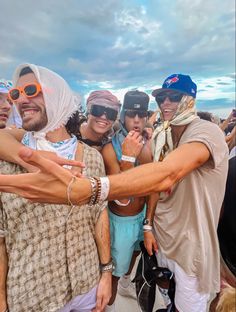 #festival #festivalfashion #festivaloutfit Rave Festival Outfits Men, Men’s Cochella Outfits, Men’s Festival Fits, Coachella Outfit Men’s, Men’s Outfit For Festival, Edgy Men Outfits, Men’s Festival Fits Summer, Outfit Edc Hombre, Men Music Festival Outfit