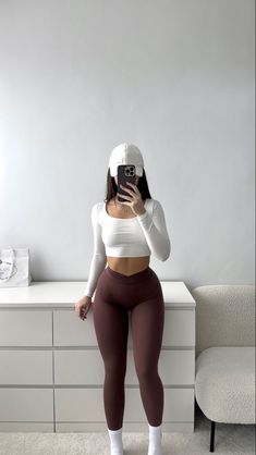 Sports Women Outfit Fashion, Latina Gym Aesthetic, Outfit Gym Mujer, Big Hips Outfit, Gym Fitness Women, Gym Attire Women, Modest Gym Outfit, ليلو وستيتش, Modele Fitness