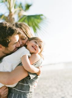 Beach Photography Family, Family Beach Pictures, Beach Family Photos, Beach Family, Family Beach, Family Posing, Beach Baby, Photo Couple