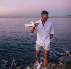 Men Outfits For Beach Vacation, Men Vacation Dinner Outfits, Beach Fit For Men, Mens Beach Picture Outfit, Fancy Beach Outfit Men, Men’s White Shirt Outfit, White Vacation Outfit Men, Costa Rica Mens Fashion, Men Cabo Outfit