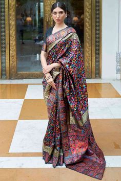 Women's Chiffon White Printed Designer Saree With Blouse Product Features: Saree Color: Multi Blouse Color: Multi Saree Fabric: Silk Blend Blouse Fabric: Silk Blend Saree Type: Phulkari Saree Work: Woven Saree Pattern: Woven Design Saree Print : Floral Blouse Print Or Pattern: Woven Design Saree Border: Woven Design Saree Discription: 5.5 mtr saree And 0.8 mtr blouse Package Contain: 1 Saree 1 Blouse Wash: Dry Clean Occasion: Party/Wedding/Evening/Event Product: Silk Saree Disclaimer: There will Multi Color Saree, Phulkari Saree, Saree In Black, Cotton Silk Fabric, Ethnic Sarees, Half Sleeve Blouse, Black Saree, Art Silk Sarees, Color Art