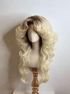 Classic 70s hairstyle in brown. Can be made in any color 70s Blonde Hairstyles, Cute Blonde Wig Hairstyles, Fluffy 70s Hair, 70s Fashion Disco Hairstyles, Prom Hairstyles Wig, Wigs Aesthetics, 70s Long Hairstyles, Devil Hairstyles, Harmony Hairstyles