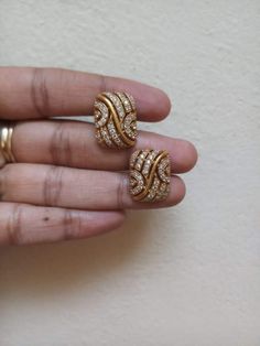 New Gold Jewellery Designs, Cotton Saree Designs, Diamond Earrings Design, Modern Gold Jewelry, Black Beaded Jewelry, Diamond Jewelry Necklace, Bridal Gold Jewellery Designs, Bridal Gold Jewellery, Gold Jewellery Design