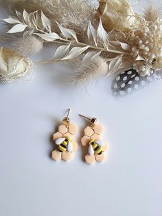 These earrings with gold studs, features a charming honey bee and bee hive design, are a perfect handmade gift idea for insect lovers. The intricate detail of the bumble bee and the unique animal jewelry theme make these spring earrings a delightful addition to any collection. ● Our designs can be customized to suite your style. So, if you have a specific colour, design or if you would like to just change it up, please, so not hesitate to reach out to us. We would like to collaborate with you and custom make a piece - just for you. ● Crafted from polymer clay, these pieces are not only lightweight for all-day comfort but also stylish. The ear posts are made of stainless steel, which is hypoallergenic and ensures durability. ● Every item is crafted with immense love and attention to detail. Bee Earrings Polymer Clay, Polymer Clay Bee Earrings, Elegant Gift Wrapping, Horse Inspiration, Bee Studs, Unique Handmade Earrings, Spring Earrings, Earring Gift, Bee Earrings