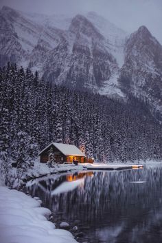 // Cabin On The River, Micro Homes, Cabin In The Snow, Winter Lovers, Quiet People, Winter Lake, Canada Photos, Winter Szenen, Winter Cabin