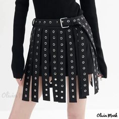 OliviaMark - Unregelmäßig plissierter Midirock mit dekorativer Schnalle Tassel Skirt, Shirt Tucked In, Half Skirt, Asymmetrical Skirt, Fashion Seasons, Pleated Midi Skirt, Types Of Skirts, Belt Buckle, Rivets