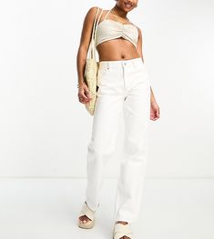 Jeans von Bershka Jeder Tag ist ein Jeans-Tag Gerader Schnitt Mit hohem Bund Gürtelschlaufen Fünf Taschen Denim Day, Petite Jeans, White Style, Straight Leg Jeans, Must Haves, Latest Trends, Topshop, Straight Leg, Asos