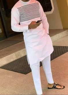 White Slim Fit Long Sleeve Sets, White Cotton Long Sleeve Agbada, African Male Suits, Wedding Suit Styles, Boys Kurta Design, Costume Africain, African Suit, Gents Kurta Design, Nigerian Men Fashion