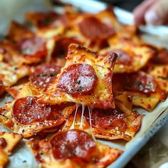 These 2 Ingredient Pizza Chips are the perfect treat when you’re craving something crunchy and full of flavor. With just cheese and pepperoni, you can whip up these low-carb, high-protein Homemade Pizza Chips, 2 Ingredient Pizza Chips, Pizza Chips Recipe, Pepperoni Appetizers Easy, Pepperoni And Cheese Crisps, Baked Pepperoni Chips, Pepperoni Snack Ideas, Cheese Pepperoni Chips, Pepperoni Cheese Crisps