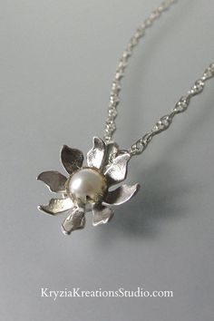 Sterling Silver Flower Pendant Necklace with Pearl Silver Flower Pendant Necklace, Unique Silver Flower Pendant Necklace, Handmade Sterling Silver Flower Pendant Necklace, Silver Flower-shaped Pearl Necklace, Silver Flower-shaped Necklace With Pearl Pendant, Flower Jewelry Designs, Feminine Necklace, Daisy Jewelry, Flower Pendant Necklace