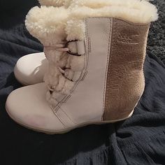 Leather Sorel Boots Real Lamb Fur Brand New Size 6 And 1/2. Limited Edition Rose Gold. Casual White Wedge Heel Boots, Sorel Evie, Womens Silver Shoes, Winter Boots Women Waterproof, Sorel Snow Boots, Joan Of Arctic Wedge, Purple Boots, Ankle Rain Boots, Womens Waterproof Boots