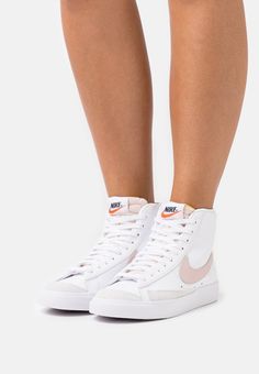 Nike Sportswear BLAZER MID 77 - Zapatillas altas - white/pink oxford/black/summit white High Top Nike Shoes, Nike Shoes High Tops, Nike Shoes Air Force, Nike High Tops