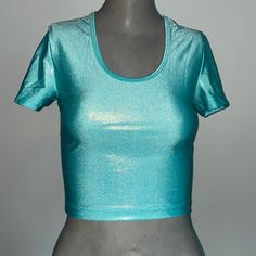 Spandex Short Sleeve Blue Fitted Stretchy Crop Top, Blue Fitted Elastane Crop Top, Fitted Metallic Crop Top For Summer, Fitted Blue Elastane Crop Top, Fitted Turquoise Tops For Spring, Fitted Metallic Tops For Summer, Fitted Metallic Summer Tops, Basic Fitted Blue Crop Top, Fitted Basic Blue Crop Top