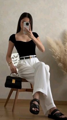 White Trousers Aesthetic, Trouser Outfit Aesthetic, Trousers Outfit Formal, White Trousers Outfit Summer, Classy Trousers Outfit, Casual But Classy Outfits, White Trousers Outfit Classy, Outfits Verano Aesthetic, Trousers Outfit Ideas