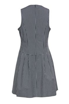 Go for a classic springtime look with this gorgeously gingham frock! Perfect for wearing with espadrille flats or your favorite sandals when you want some light and girly style for those sunny days. Size 10 59% Polyamide, 41% Nylon Tent, shift silhouette Rounded neckline Pockets at hip Zippered back Fully lined Waist 32" Bust 34" Total length 35" Casual Plaid Dress For Spring Picnic, Preppy Daywear Dresses For Spring, Preppy Spring Day Dresses, Preppy Spring Daywear Dresses, Black Plaid Dress For Work In Spring, Casual Gingham Plaid Dress For Spring, Preppy Spring Workwear Dresses, Casual Gingham Dress For Day Out, Fitted Preppy Plaid Dress For Spring