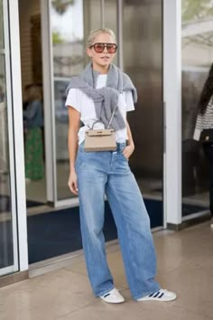 Style Wide Leg Jeans, Wide Leg Jeans Outfit, Look Zara, Street Tacos, Moda Jeans, Mode Casual, Outfit Jeans, Style 2023, Looks Street Style