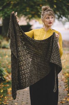 Andrea Mowry Hair, Andrea Mowry Patterns, Andrea Mowry, Knitting Clothes, Knit Shawls, Shawl Knitting, Knitted Scarves, Knitted Shawl, Crochet Knit Hat