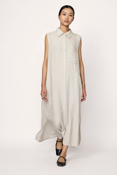 Effortless yet refined, our sleeveless shirt dress is perfect for everyday wear. Crafted from Japanese moss crepe, it offers a relaxed fit with an elevated finish. This versatile piece features a playful pocket, optional belt and inseam pockets for convenience. A truly timeless design. Made with 100% Japanese moss crepeHandmade in IndiaMachine wash cold, lay flat to dry, warm iron as needed. Honoring Earth + Maker Our wovens are handcrafted in India, preserving age-old textile traditions. Made i Sustainable Knitwear, Organic Dress, Sleeveless Shirt Dress, Dresses Spring, Dress Linen, Handmade Clothing, Flowy Maxi Dress, Organic Linens, Sleeveless Shirt