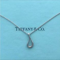 Tiffany & Co Sterling Silver Peretti Teardrop Necklace; Includes The Pouch Tiffany And Co Teardrop Necklace, Jewelry Tiffany, Tiffany Co Jewelry, Teardrop Necklace, Teardrop Pendant, The Pouch, Tiffany & Co., Womens Jewelry Necklace, Jewelry Necklaces