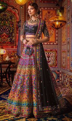 Designer Mehndi Lehnga Choli for Mehndi with Magnificent Look emblazoned with beautiful embroidery. Designer Mehndi Lehnga Choli available with fast Delivery in USA. Botas Outfit, Pakistani Bridal Lehenga, Latest Lehenga Designs, Nomi Ansari, Chic Prom Dresses, Bridal Lehenga Designs, Choli Designs, Red Lehenga, Bridal Lehenga Choli