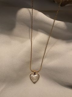 Cute Golden Jewelry, Vintage Jewellery Aesthetic, Elegant Necklaces Classy, Vintage Necklace Aesthetic, Dainty Jewelry Aesthetic, A Necklace