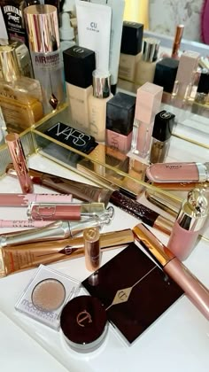 Aesthetic Dior, Stile Kendall Jenner, Dior Cosmetics, Expensive Makeup, Makeup Is Life, Eye Makeup Pictures, Makeup Aesthetic