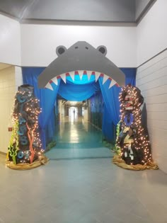 Finding Nemo hallway decorations school Nemo Hallway Decorations, Beach Theme Hallway School, Deep Sea Halloween Decorations, Ocean Theme Hallway, Ocean Themed Hallway, Ocean Hallway Decorations, Summer Hallway Decorations School, Cabana Decorating Ideas, Finding Nemo Set Design