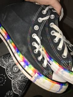 Converse Decorated Diy, Converse Diy Painted, Converse Watercolor, Converse Custom Art, Converse Designs Diy, Customizing Converse, Writing On Shoes, Doodles On Converse, Custom Converse Ideas