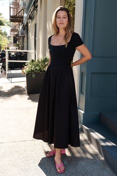 Inspired by our bestselling Clara Dress, Sierra is a timeless warm weather favorite that flatters all shapes. A fitted, mid-stretch bodice in supportive European ponte couples with a voluminous a-line skirt in 100% European cotton. Ballerina-length, Sierra offers an effortless silhouette that feels both flowy and structured at once with a side zip for easy on/off and, yes, pockets! Also available in off white, with a lined skirt. | Nane is 5'10" (178 cm) tall, wearing size XS. All models are sho Mid Black Dress, Late Summer Wedding Guest Outfit, European Fashion Women, Piano Dress, Gothic Cottagecore, Black Summer Dress, Black Cotton Dress, Cotton Summer Dress, Modest Summer Dresses