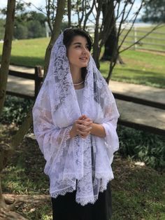 Mantilla Veil Updo, Church Veil Catholic, Fantasy Clothes Ideas, Mass Outfit, Christian Veils, Christian Veiling, Chapel Veil Catholic, Lace Mantilla Veil, Chapel Veils