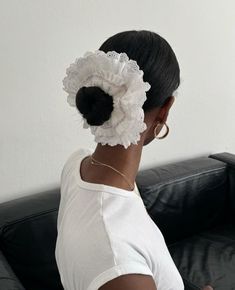 Elegant 4c Hairstyles, Bun With Scrunchie, Bun Aesthetic, Stockholm Aesthetic, Trendy Fits, Hair Bun, Jairzinho, Elegant Hairstyles