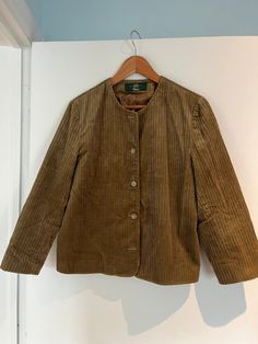 Embrace timeless style with this vintage women's collarless corduroy jacket by Orvis. Featuring a minimalist, collarless design and made from soft, durable corduroy, this jacket is the perfect addition to your fall wardrobe. Its versatile and classic look makes it ideal for layering over casual outfits or adding a touch of rustic charm to your everyday style. Brand: Orvis Material: Corduroy Style: Collarless, minimalist design Condition: Excellent vintage condition Color: Tan Size: 12 (please inquire on measurements) A classic and cozy piece, this Orvis jacket embodies effortless style and practicality. Whether you're out for a country walk or heading into the city, it's a must-have for lovers of vintage and timeless fashion. Fall Coats For Women, Fall Fashion Women, Autumn Coats, Fall Wardrobe Essentials, Outfit Vintage, Fall Coat, Corduroy Jacket, Mode Vintage, Colourful Outfits