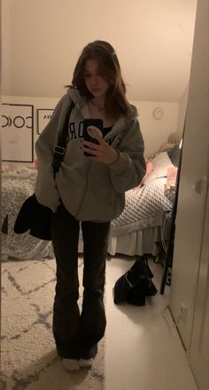 Everyday Winter Outfit Ideas, Gray Jacket Outfit Casual, Downtown Sweater Outfits, Down Town Girl Outfits, Cute Outfits For Cold Weather, Autumn Downtown Girl Outfits, Grunge Coquette Winter Outfits, Downtown Girl Makeup Tut, Downtown Girl Sweater