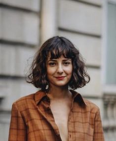 Bob Wavy Hair With Bangs, Wavy Bob Fringe, Short Wavy French Bob, French Bangs Wavy Hair, Short Wavy Hair Fringe, Short Curly Hair Fringe, Short Bangs Wavy Hair, Wavy Hair Bob With Bangs, Phoebe Waller Bridge Hair