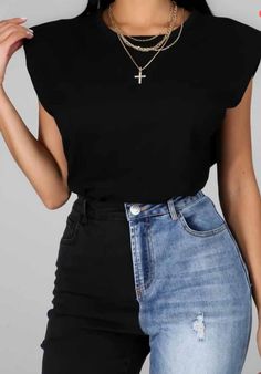 Shoulder padded, sleevless,top. Muscle Shirts For Women, Sleevless Top, Sleeveless Outfit, 2023 Fashion, Wish Shopping, Ladies Tops Fashion, Mom Style, Fashion Tees, Fashion Inspo Outfits