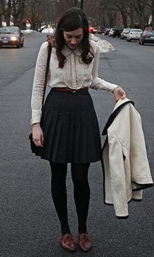 Skirt Outfits With Tights, Style Victoria Beckham, Oxford Shoes Outfit, Women Blouses Fashion, Oxford Style, Trendy Skirts, Interview Outfit, Tights Outfit