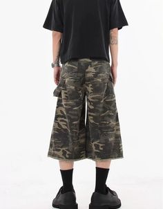 Camo Print Cargo Capri Shorts with Frayed Hem Capri Shorts, Simple Tees, Twill Fabric, Camo Print, Army Green, Camouflage, Casual Looks, Daily Wear, Camo