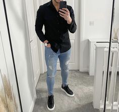 Black Jeans And Sneakers Outfit, Outfits Caballero, Mens Casual Suits, Mens Dress Outfits, African Wear Styles For Men, Blue Jeans Mens