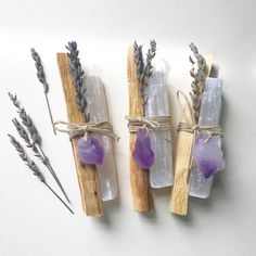 Palo Santo Wood, Magia Das Ervas, Selenite Wands, Witchy Crafts, בר מצווה, Smudge Sticks, Citrine Crystal, Nature Crafts, Crystal Points