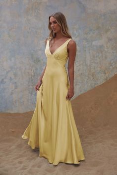 Empire Waistline Prom Dress, Day Dresses Formal, Fancy Long Dresses, Yellow Elegant Dress, Yellow Bridesmaids Dresses, Lemon Bridesmaid Dresses, Empire Cut Dress, Dress Construction, Yellow Satin Dress