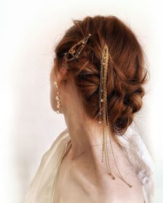 Braid it, pin it, wrap it around.  This multi-tasking envy-inducing bobbi is firing on all cylinders. A cascade of Swarovski crystals and Swarovski pearls on delicate contrasting chains. Made in NYC Lelet Ny, Prom Hairstyles For Short Hair, Honey Hair, Butterfly Hair Clip, Butterfly Hair, Hair Beads, Gold Hair, Swarovski Pearls, Hair Barrettes