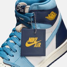 Style No FD2596-400 Color: University Blue/Midnight Navy/University Gold/Sail This "First in Flight" edition of the AJ1 honors the home of the high flyers. It celebrates the historic moments in flight, as well as the pioneers that first set our gaze on the skies. Earning its wings, the leather and nubuck design layers University Blue and Midnight Navy over a Sail upper with pops of University Gold, giving praise to the Tar Heel State that laid the foundation. Air Jordan 1 Retro High OG Women's S Flight Shoes, Air Jordans Women, Womens Air Jordans, Jordans Women, Jordan Air, Air Jordan 1 Retro High Og, Air Jordan 1 Retro High, Basketball Sneakers, University Blue