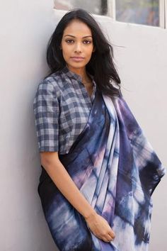 Bathik Saree, Blouse Designs Simple, Blouse Designs For Saree, Waves Of The Ocean, Blouse Designs High Neck, Saree Blouse Styles, Cotton Saree Blouse Designs, Saree Blouse Neck Designs