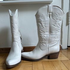 Steve Madden Brand New Cowboy Boots - Hayward White Leather Western High-top Boots For Spring, Casual Cream Snip Toe Boots, Casual White Leather Mid-calf Boots, Hayward White Leather Steve Madden, White Leather Mid-calf Casual Boots, Steve Madden White Cowboy Boots, Cream High-top Boots Medium Width, Western Style White Mid-calf Boots, White Weatern Boots